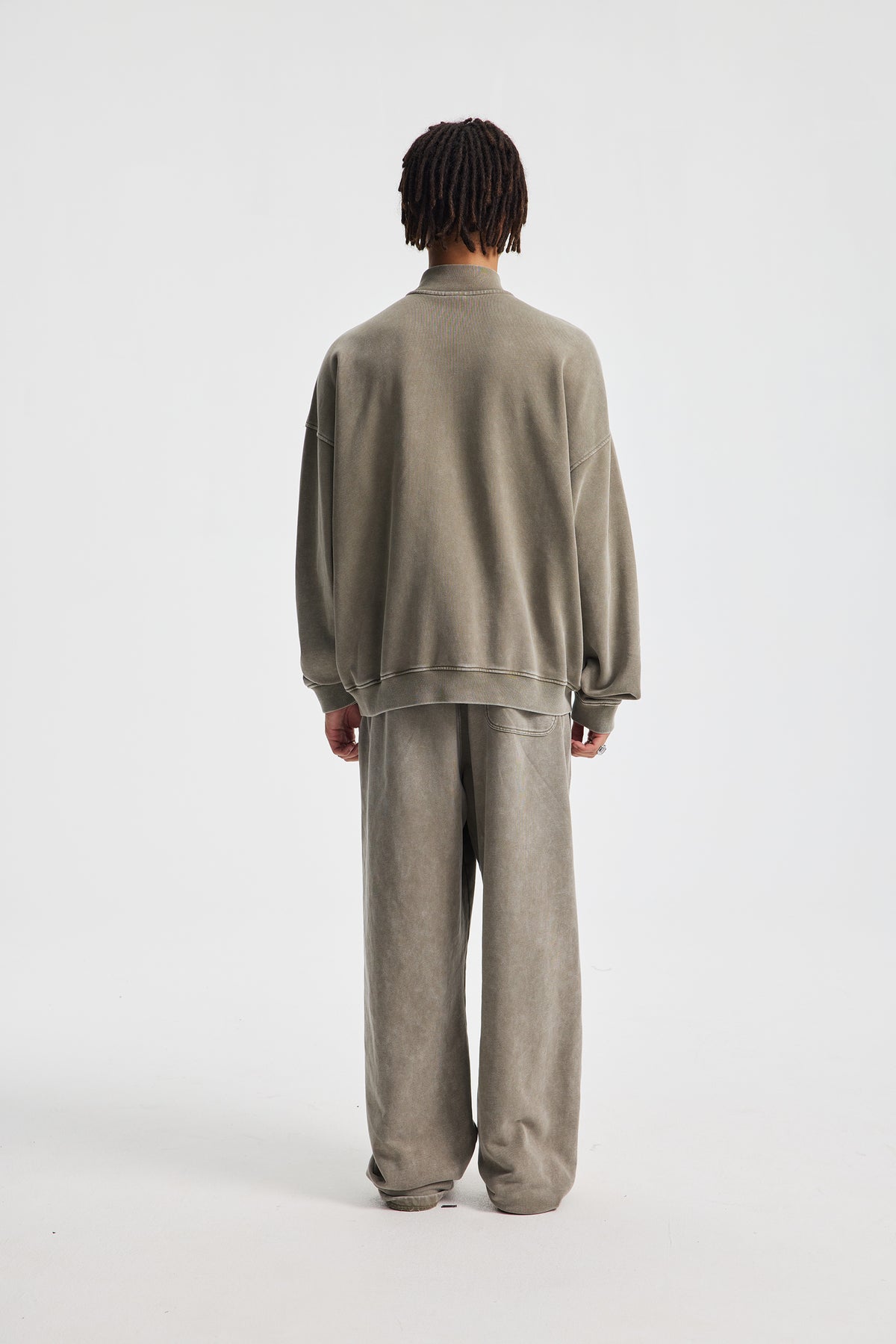 Washed Funnel-Neck Zip Sweatshirt – fabric and construction detail