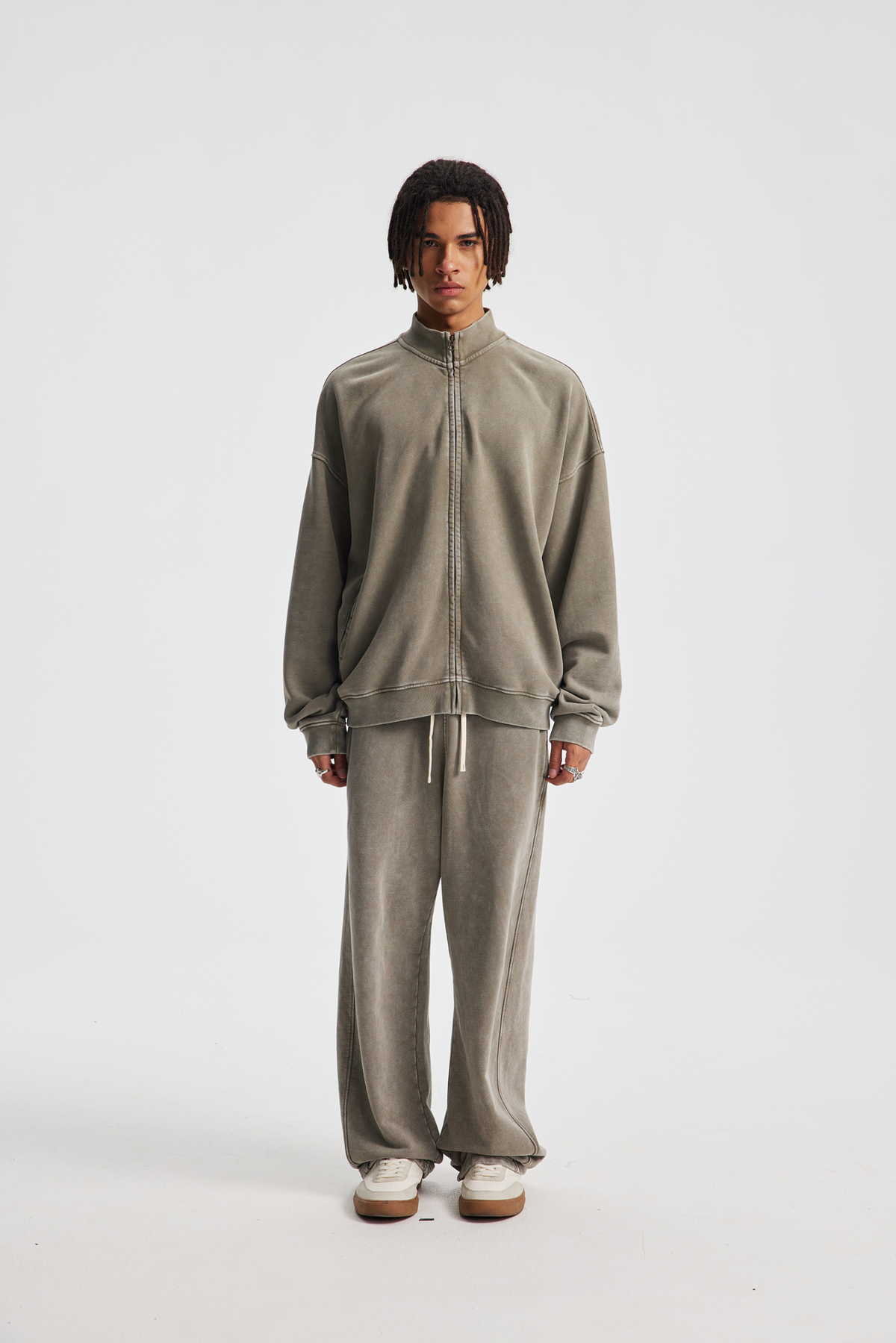 Washed Funnel-Neck Zip Sweatshirt – detail view