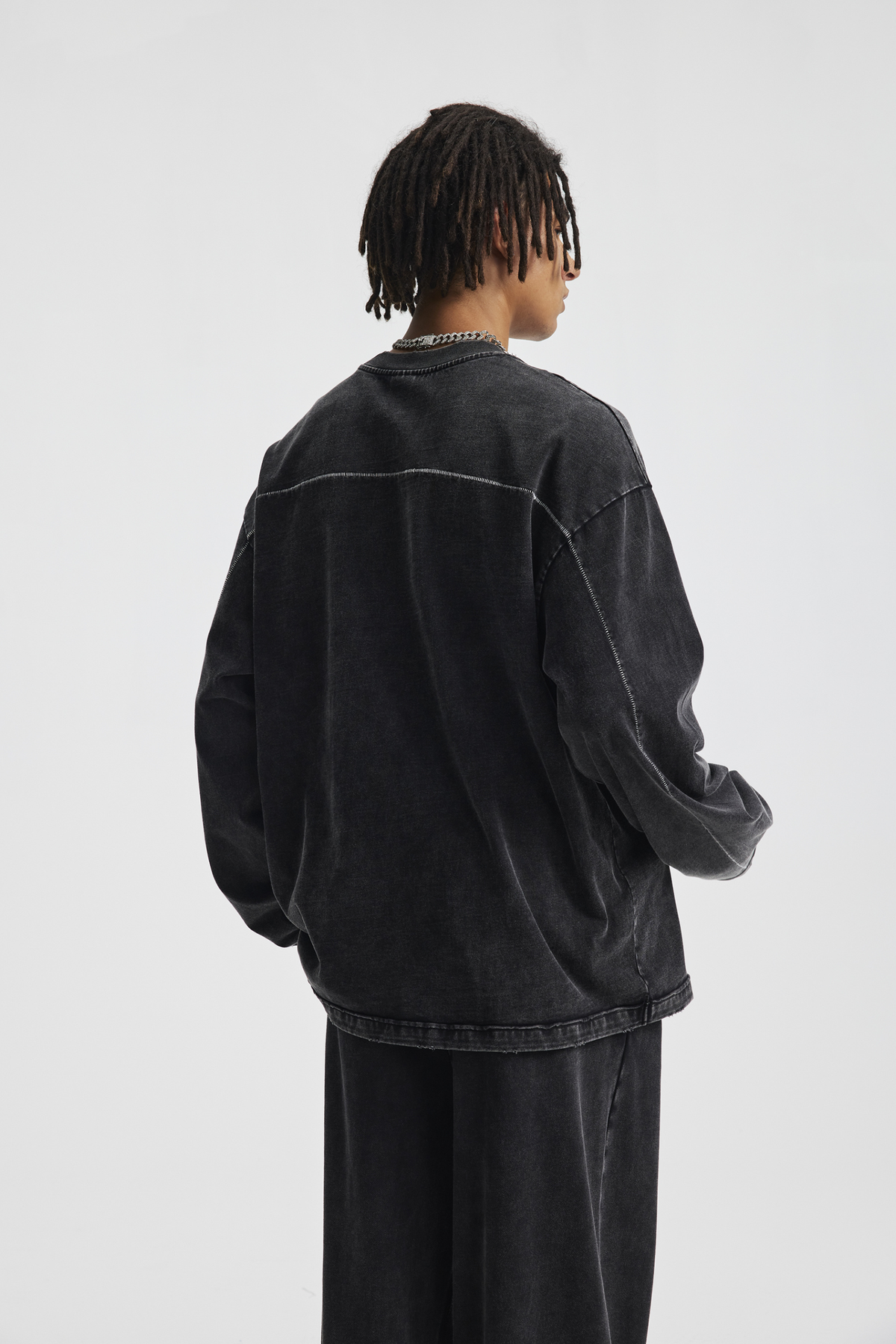 Contrast-Stitch Long-Sleeve T-Shirt – fit view